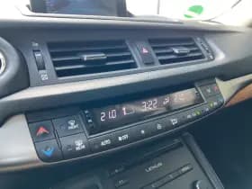 Lexus CT thumbnail 25