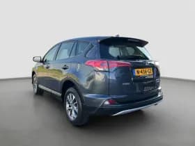 Toyota RAV4 thumbnail 5