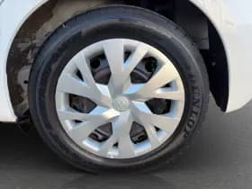 Toyota Yaris thumbnail 30