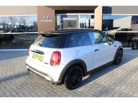 MINI Cooper thumbnail 2
