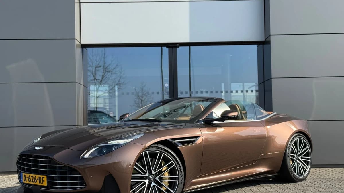 Aston Martin DB12 Volante — foto 1
