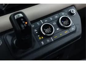Land Rover Defender thumbnail 31