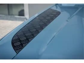 Land Rover Defender thumbnail 5
