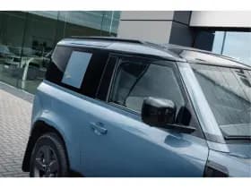 Land Rover Defender thumbnail 7