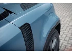 Land Rover Defender thumbnail 8
