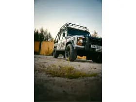 Land Rover Defender thumbnail 11