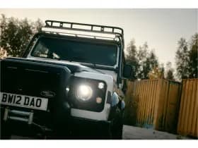 Land Rover Defender thumbnail 12