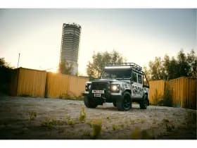Land Rover Defender thumbnail 13