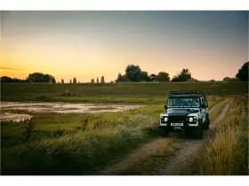 Land Rover Defender thumbnail 28