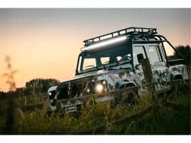 Land Rover Defender thumbnail 32