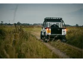 Land Rover Defender thumbnail 36