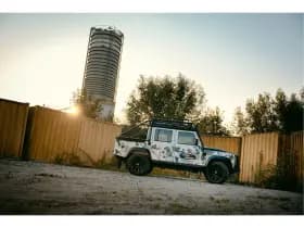 Land Rover Defender thumbnail 5