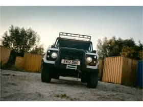 Land Rover Defender thumbnail 6