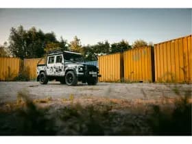 Land Rover Defender thumbnail 7