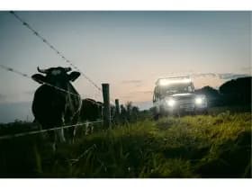 Land Rover Defender thumbnail 61