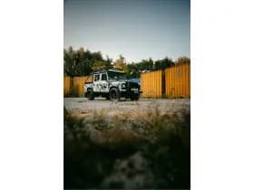 Land Rover Defender thumbnail 8