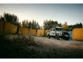 Land Rover Defender thumbnail 9