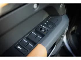Land Rover Defender thumbnail 19