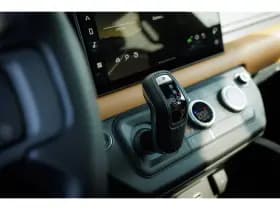 Land Rover Defender thumbnail 26