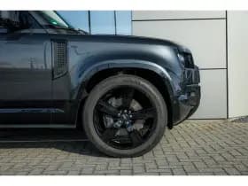Land Rover Defender thumbnail 6