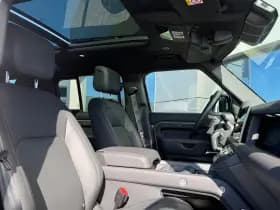 Land Rover Defender thumbnail 13