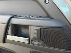 Land Rover Defender thumbnail 16