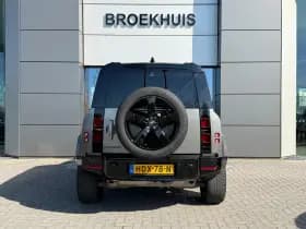 Land Rover Defender thumbnail 4