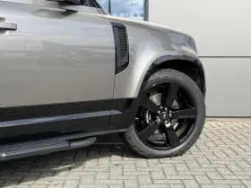 Land Rover Defender thumbnail 6