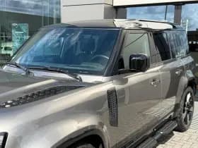 Land Rover Defender thumbnail 7