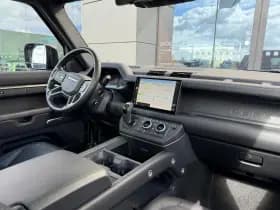 Land Rover Defender thumbnail 10