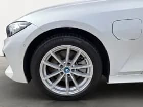 BMW 3-Serie thumbnail 8