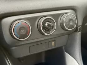 Toyota Yaris thumbnail 33