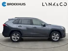 Toyota RAV4 thumbnail 3