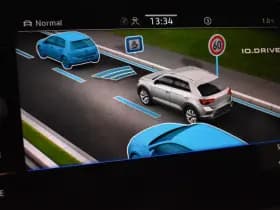 Volkswagen T-Roc thumbnail 18