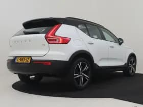 Volvo XC40 thumbnail 2