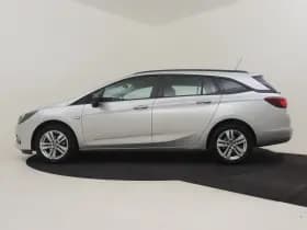 Opel Astra Sports Tourer thumbnail 3