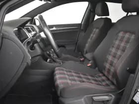 Volkswagen Golf thumbnail 24