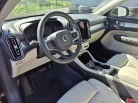 Volvo XC40 thumbnail 2