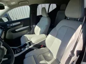 Volvo XC40 thumbnail 3