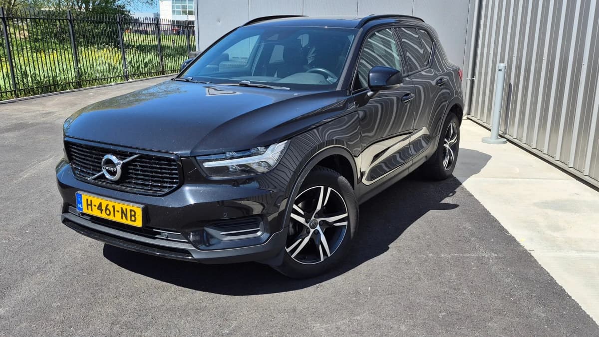 Volvo XC40 — foto 1