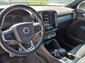 Volvo XC40 thumbnail 2