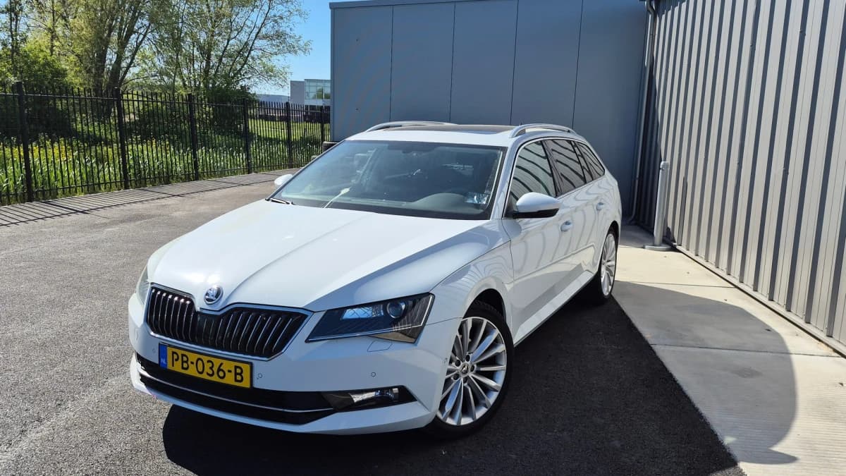 Škoda Superb — foto 1
