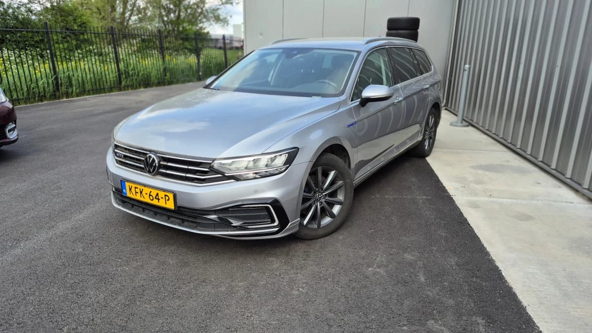 Volkswagen Passat — foto 1