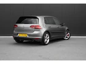Volkswagen Golf thumbnail 2