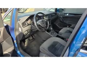 Volkswagen Golf thumbnail 2