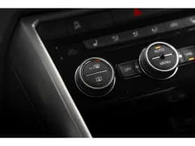 Volkswagen T-Roc thumbnail 17