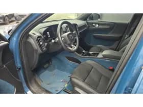 Volvo XC40 thumbnail 2