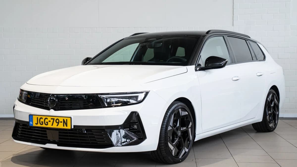 Opel Astra Sports Tourer — foto 1