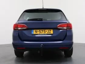 Opel Astra Sports Tourer thumbnail 6