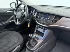 Opel Astra Sports Tourer thumbnail 3